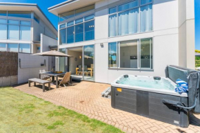 Lake Taupo Gem, Taupo